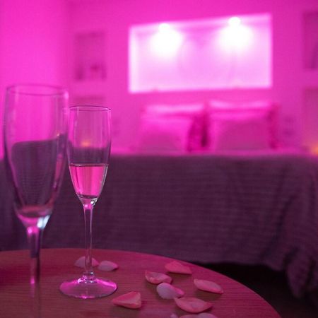 Love Room Perpignan Jacuzzi & Ambiance Romantique Villeneuve-de-la-Raho Dış mekan fotoğraf