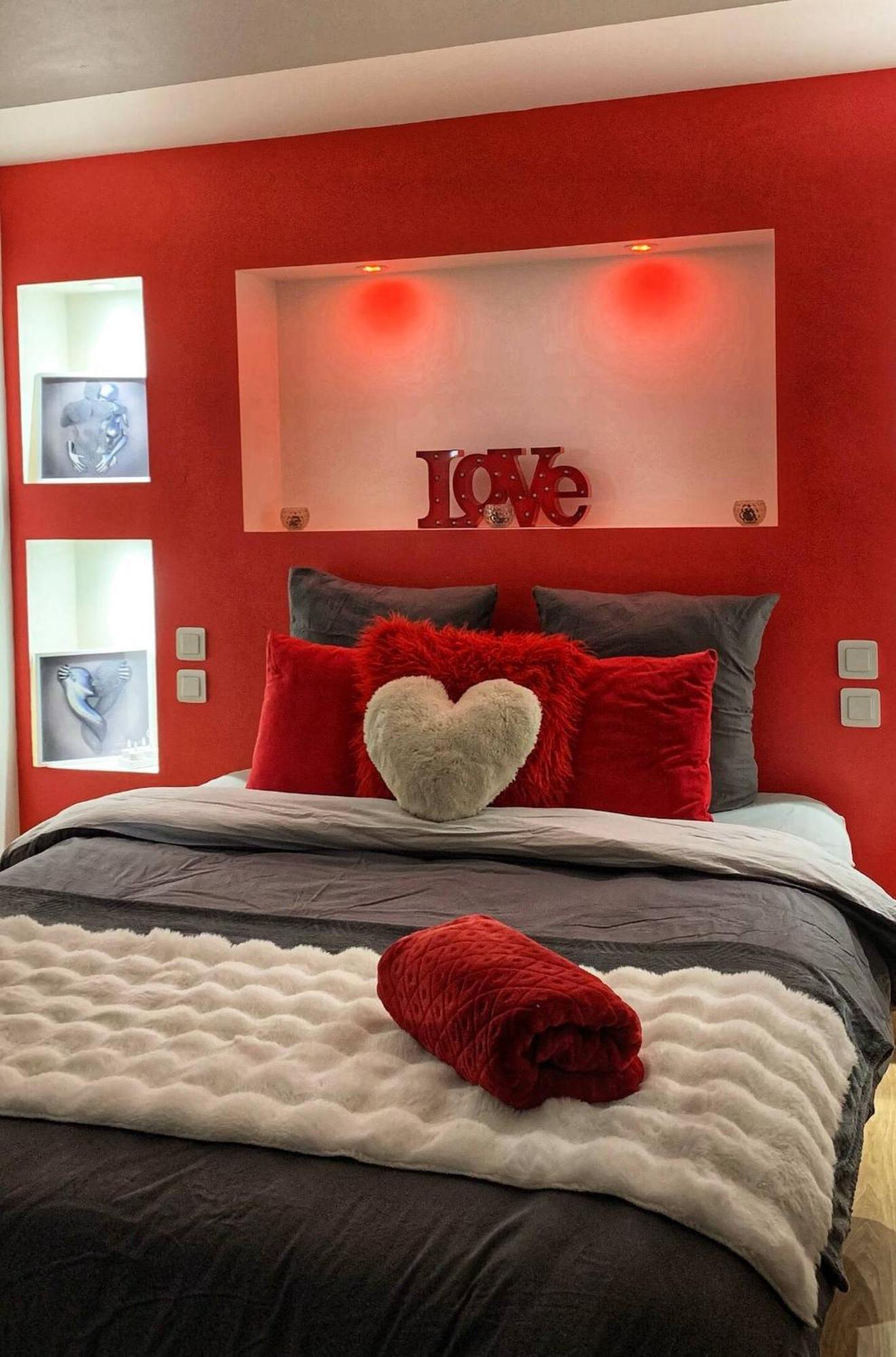 Love Room Perpignan Jacuzzi & Ambiance Romantique Villeneuve-de-la-Raho Dış mekan fotoğraf