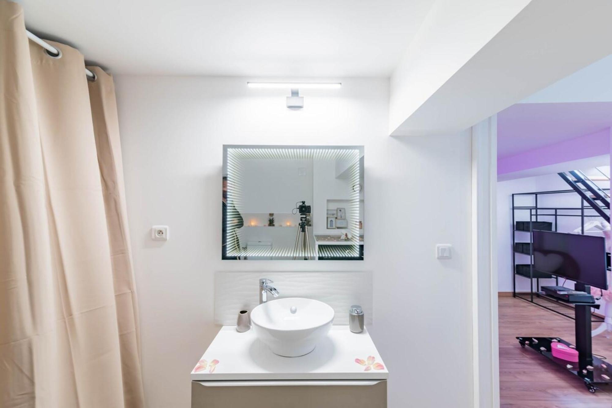 Love Room Perpignan Jacuzzi & Ambiance Romantique Villeneuve-de-la-Raho Dış mekan fotoğraf