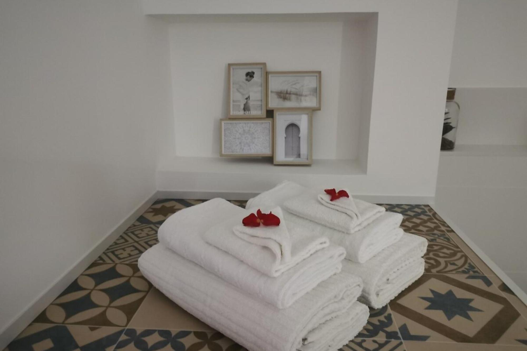 Love Room Perpignan Jacuzzi & Ambiance Romantique Villeneuve-de-la-Raho Dış mekan fotoğraf